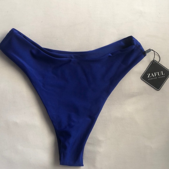 Bikini Set - Picture 2 of 3